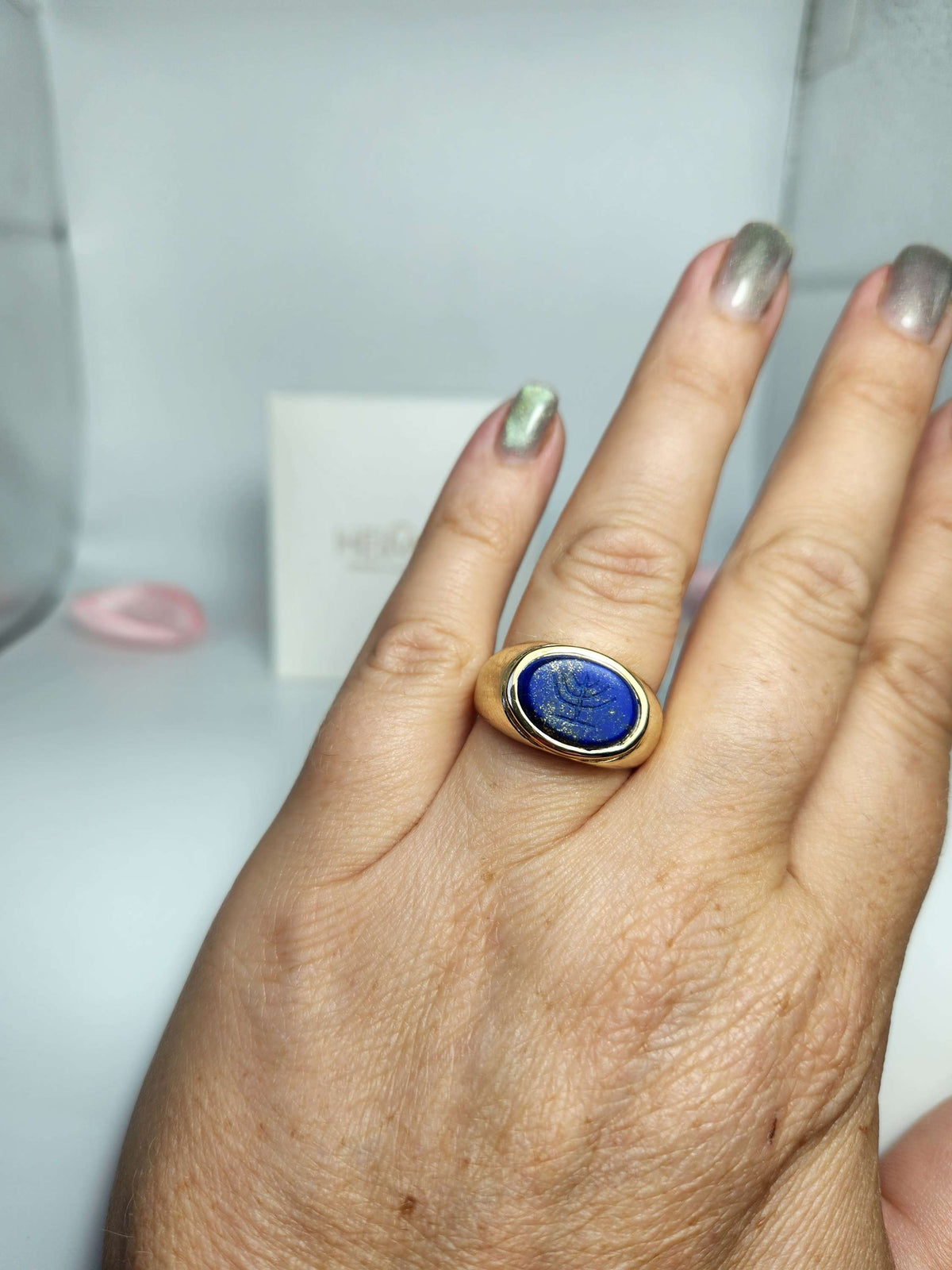 Zack ring 14k gold solid ancient look, set with natural Lapis lazuly engraved