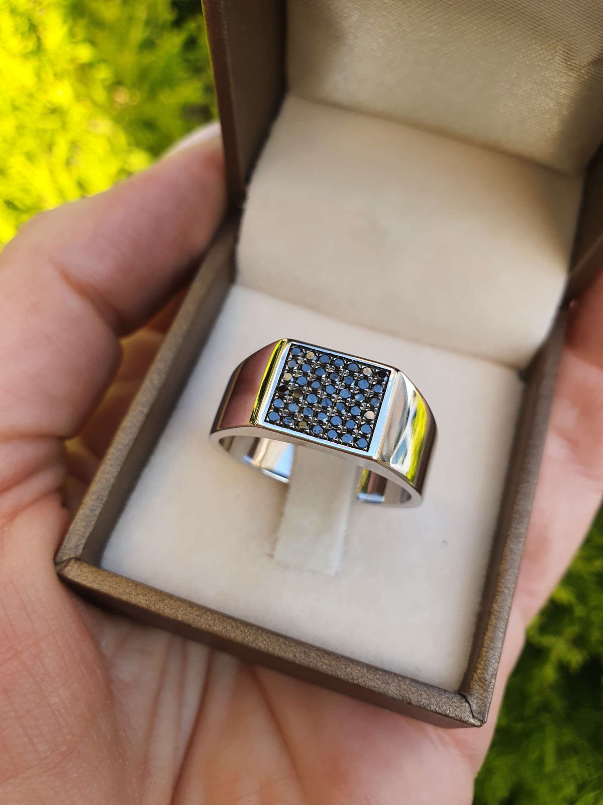 טבעת חותם לגבר יהלומים שחורים