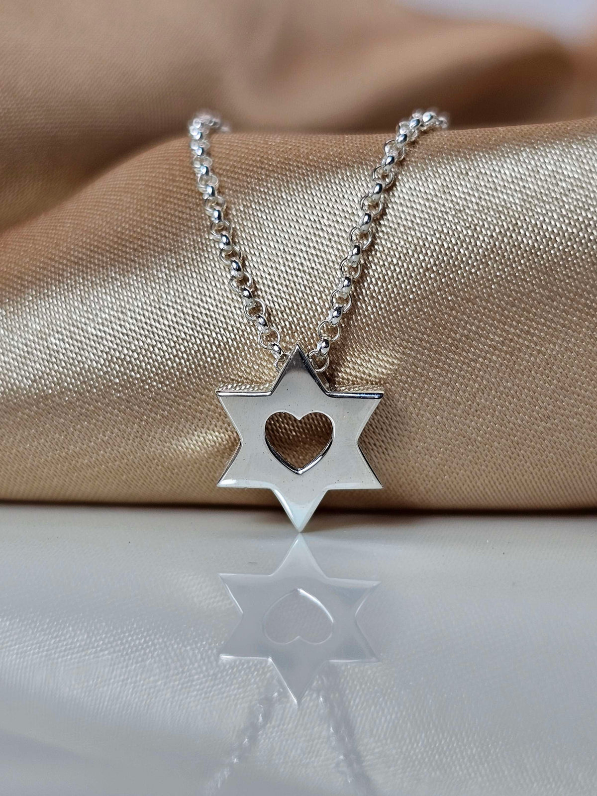 מגן דוד לב כסף 925 10 מ"מ בגודל בינוני