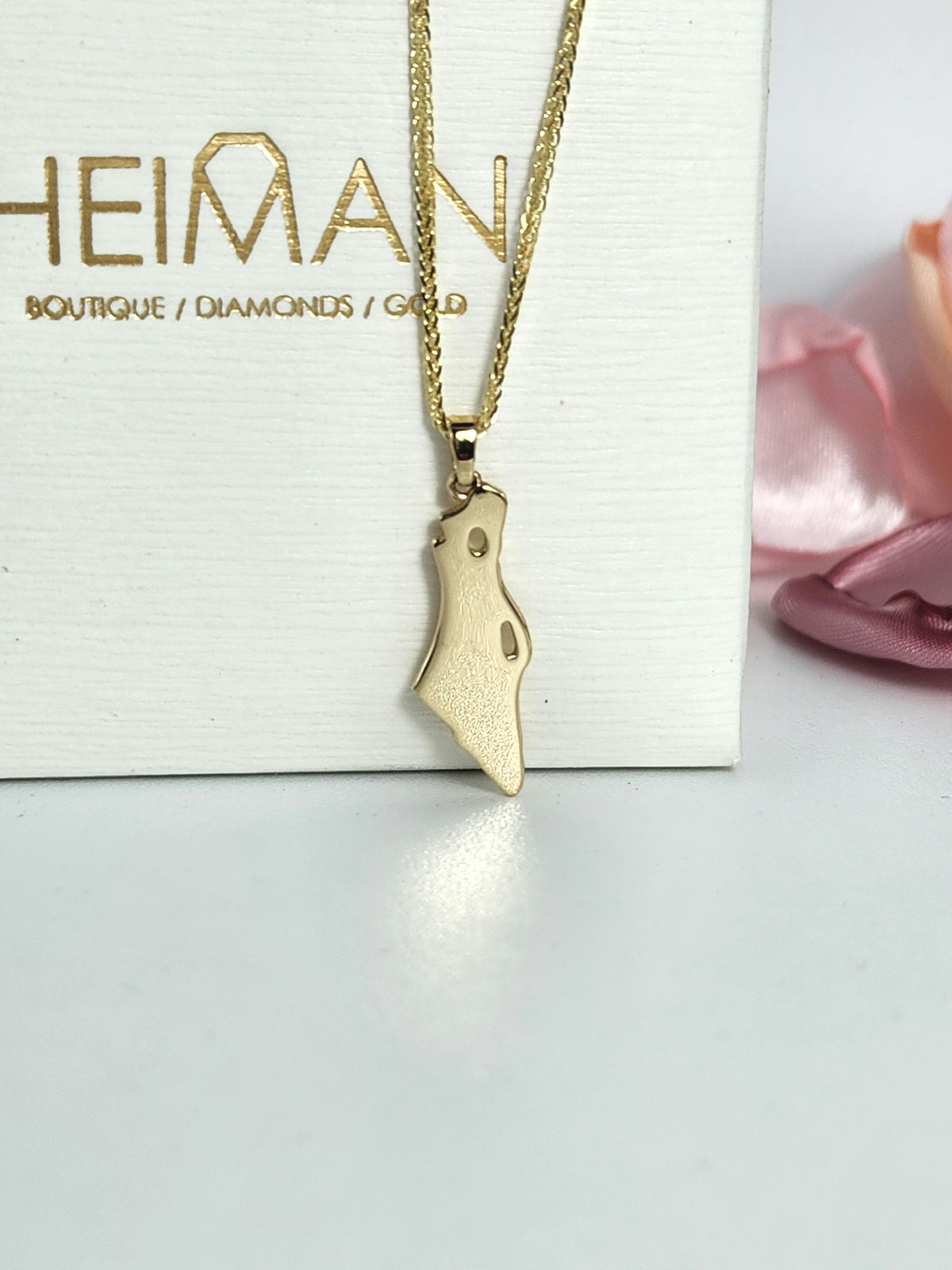 Map of Israel 14k gold pendant comes on a 14k chain small size , unisex piece.