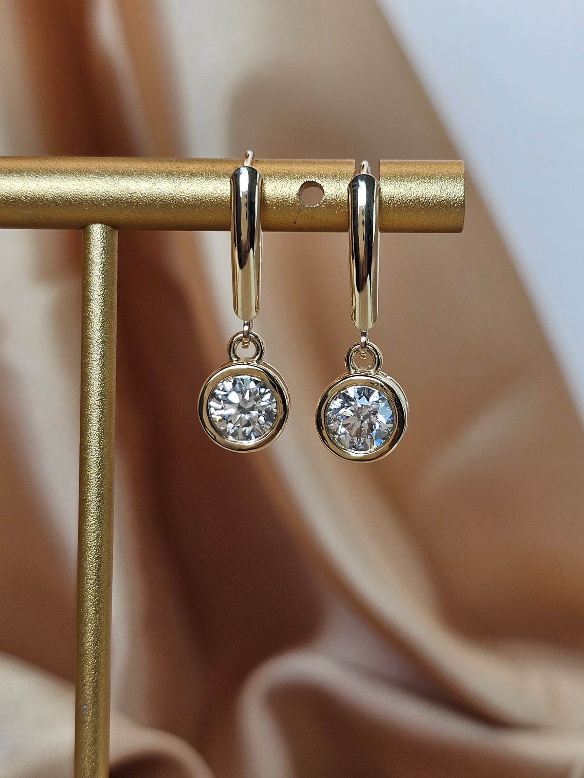 Dangle lab diamonds earrings in 14k gold