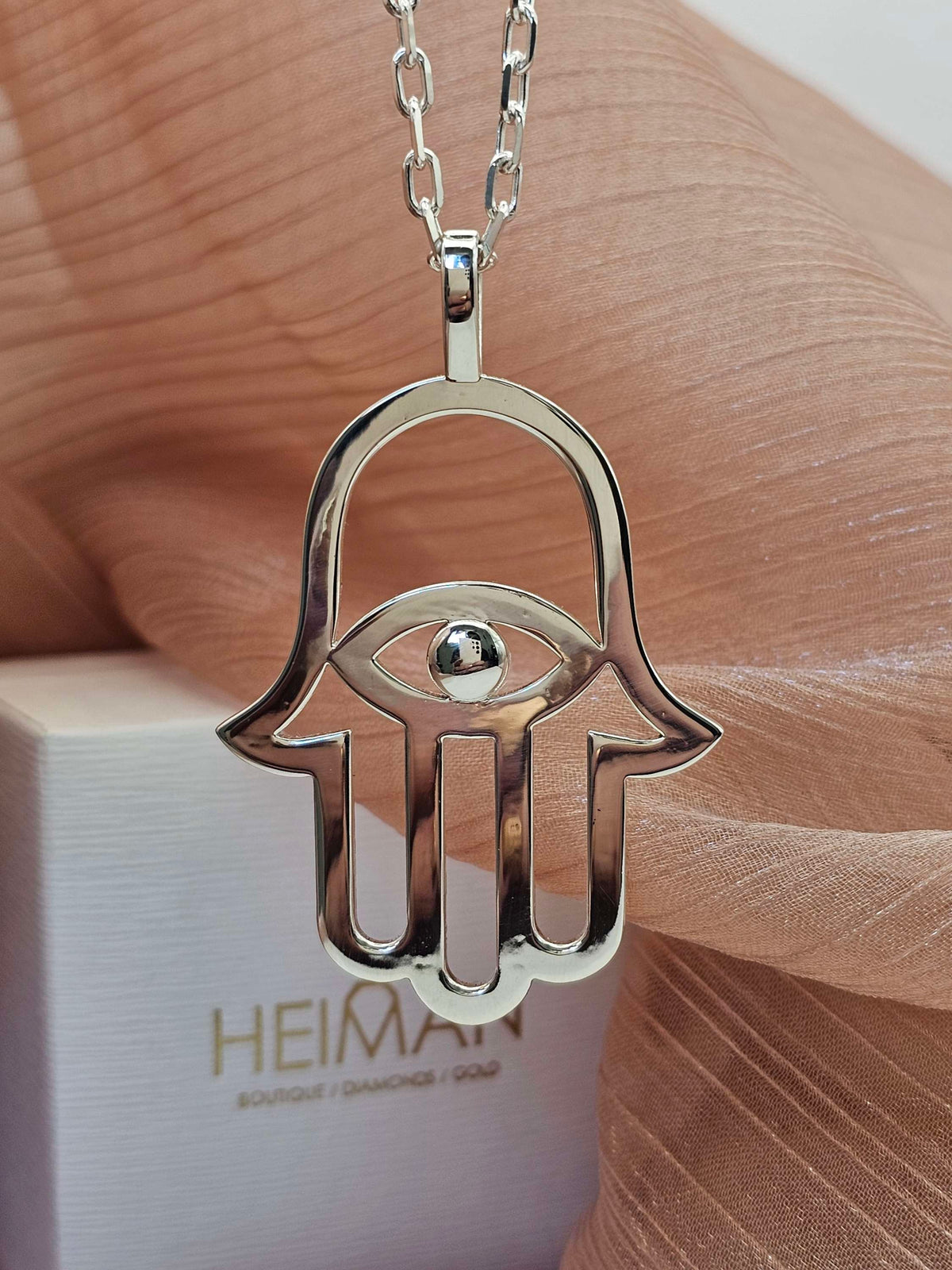 Big 925 silver Hamsa pendant come on a long silver chain