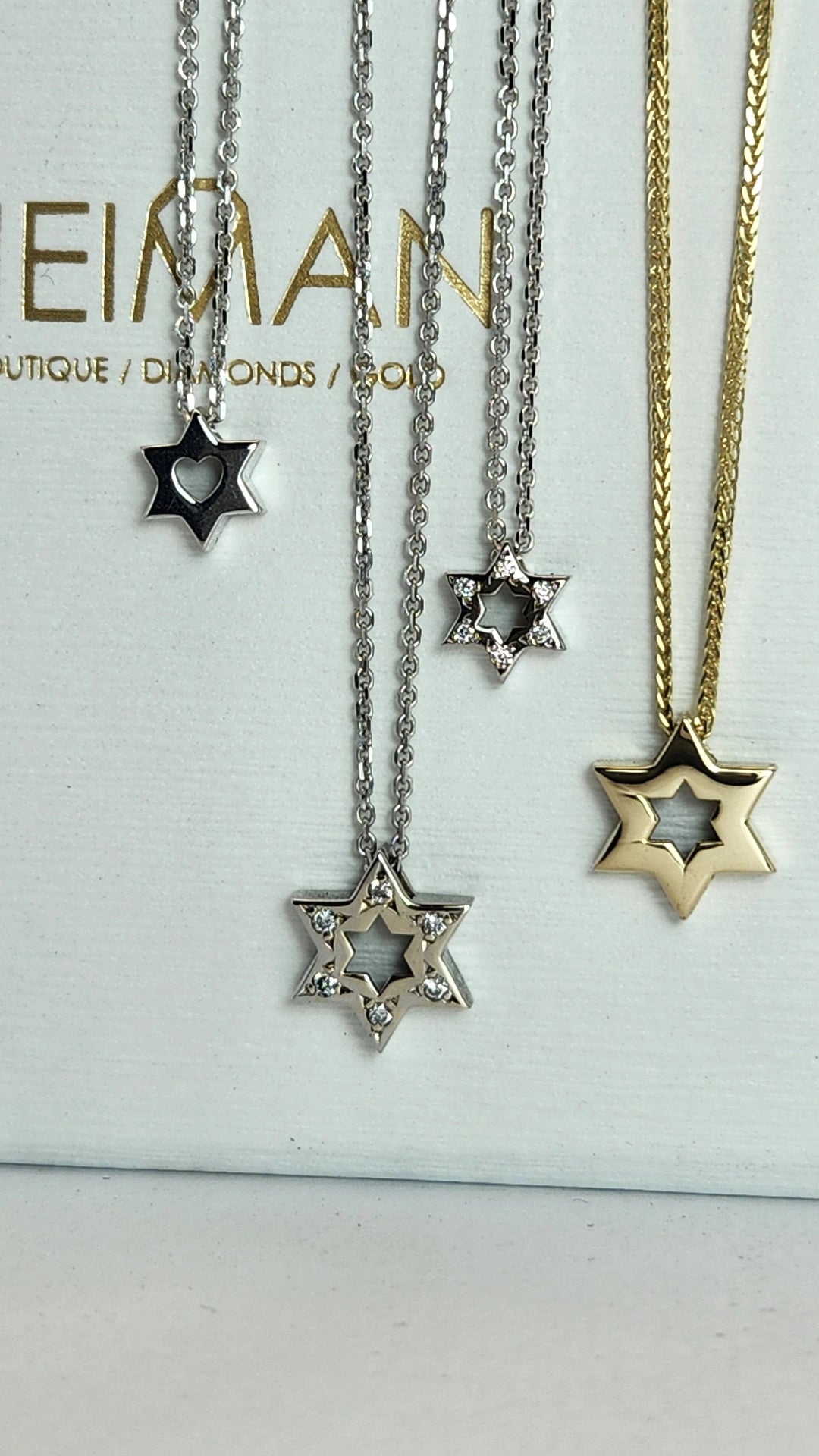 תליון מגן דוד קטן משובץ יהלומים זהב 14k מגיע על שרשרת.