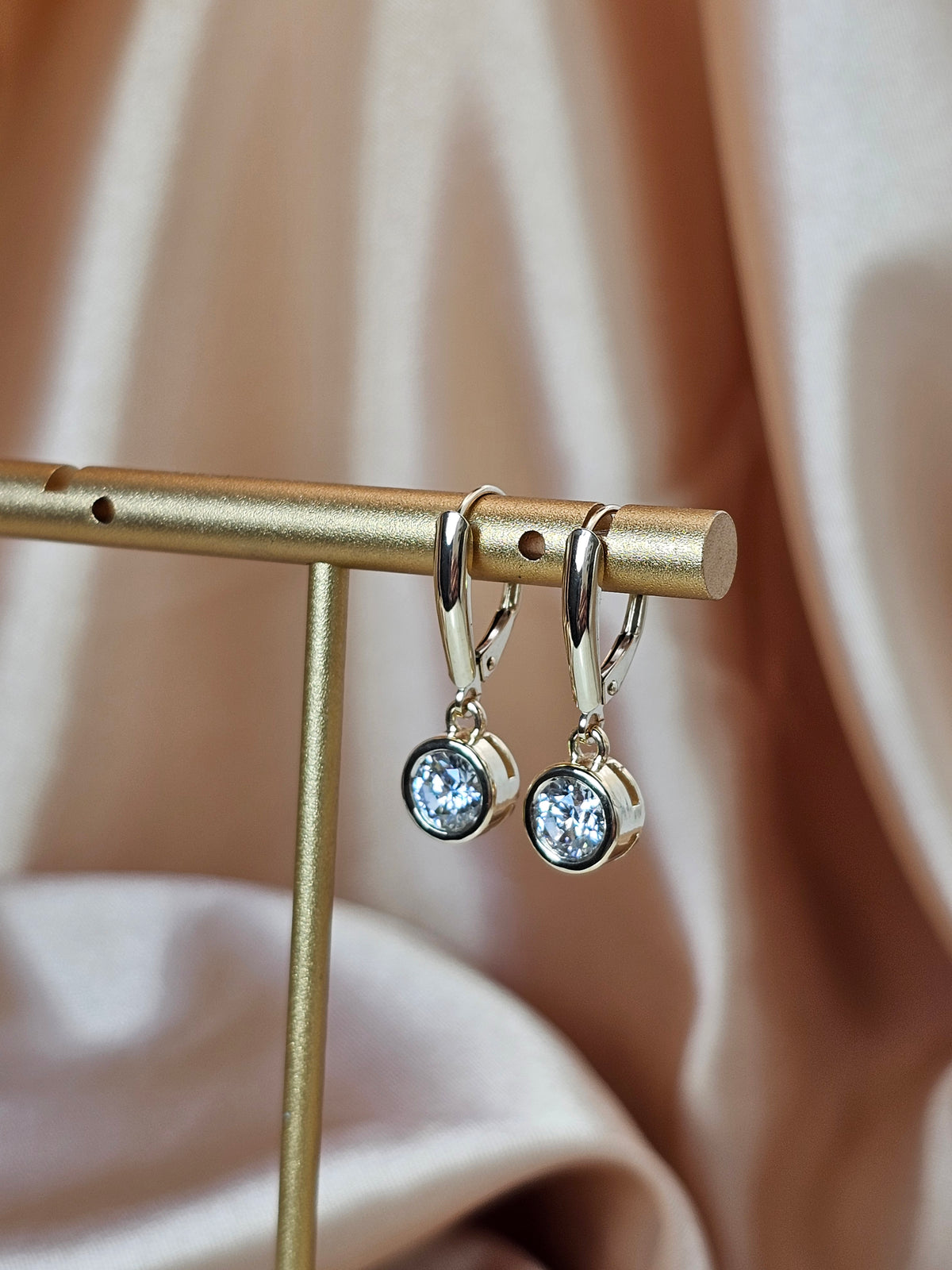 Dangle lab diamonds earrings in 14k gold