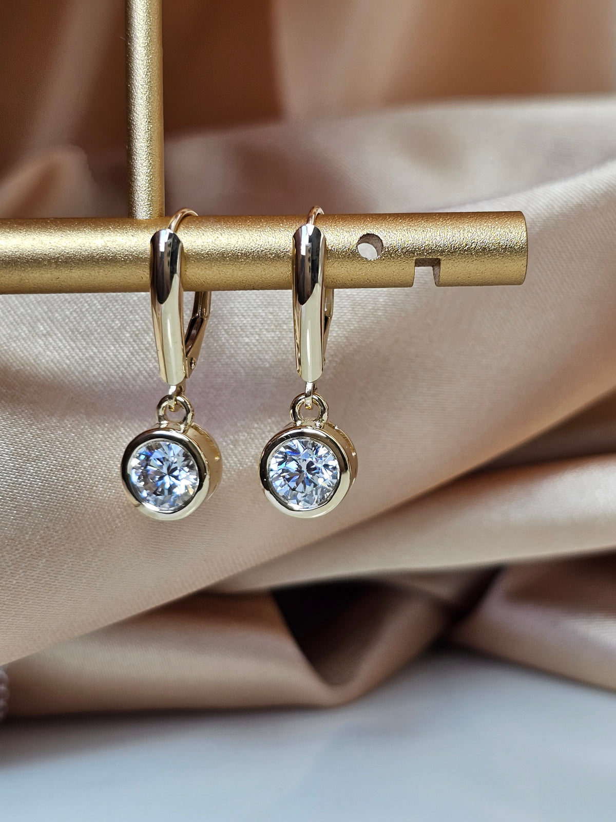 Dangle lab diamonds earrings in 14k gold
