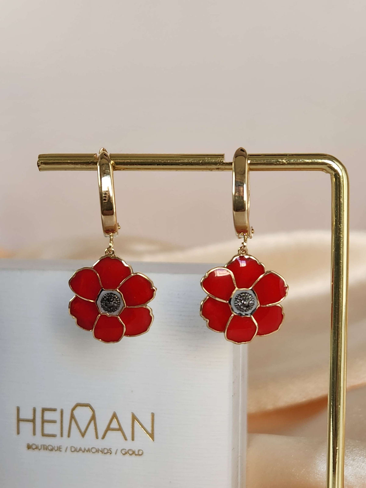 Poppyseed earrings 14k yellow gold and enamel.