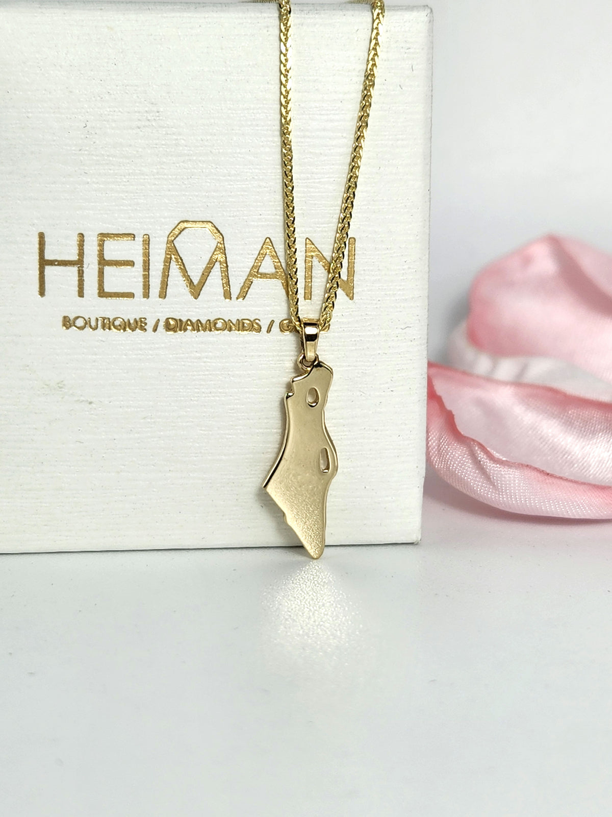 Map of Israel 14k gold pendant comes on a 14k chain small size , unisex piece.