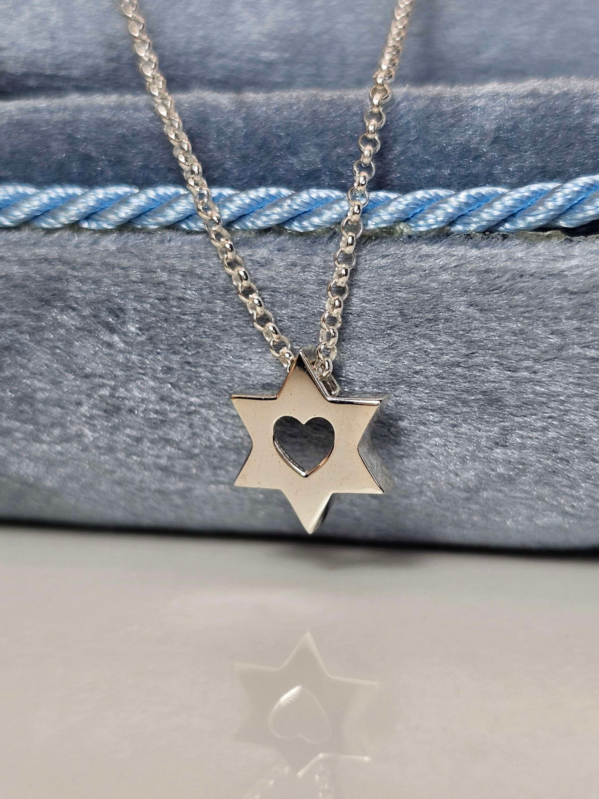 מגן דוד לב כסף 925 10 מ"מ בגודל בינוני