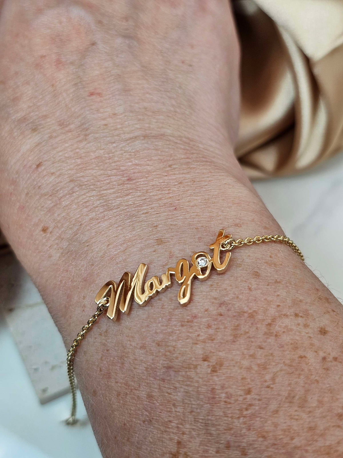צמיד שם עם יהלום, זהב 14k משובץ עם יהלום טבעי. Name bracelet 14k gold, diamond