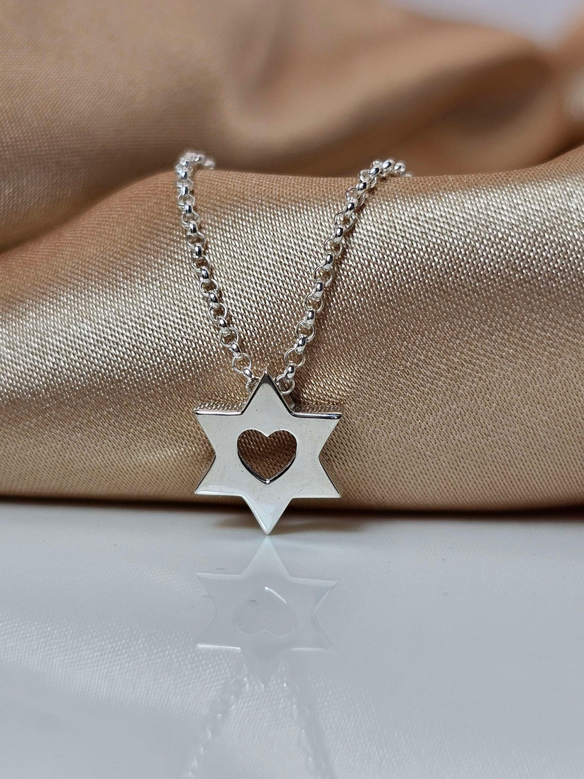 מגן דוד לב כסף 925 10 מ"מ בגודל בינוני
