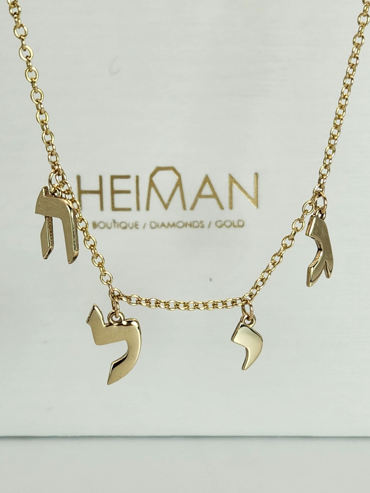 שרשרת שם ארבע אותיות זהב 14k על שרשרת ארוכה 60 ס"מ.