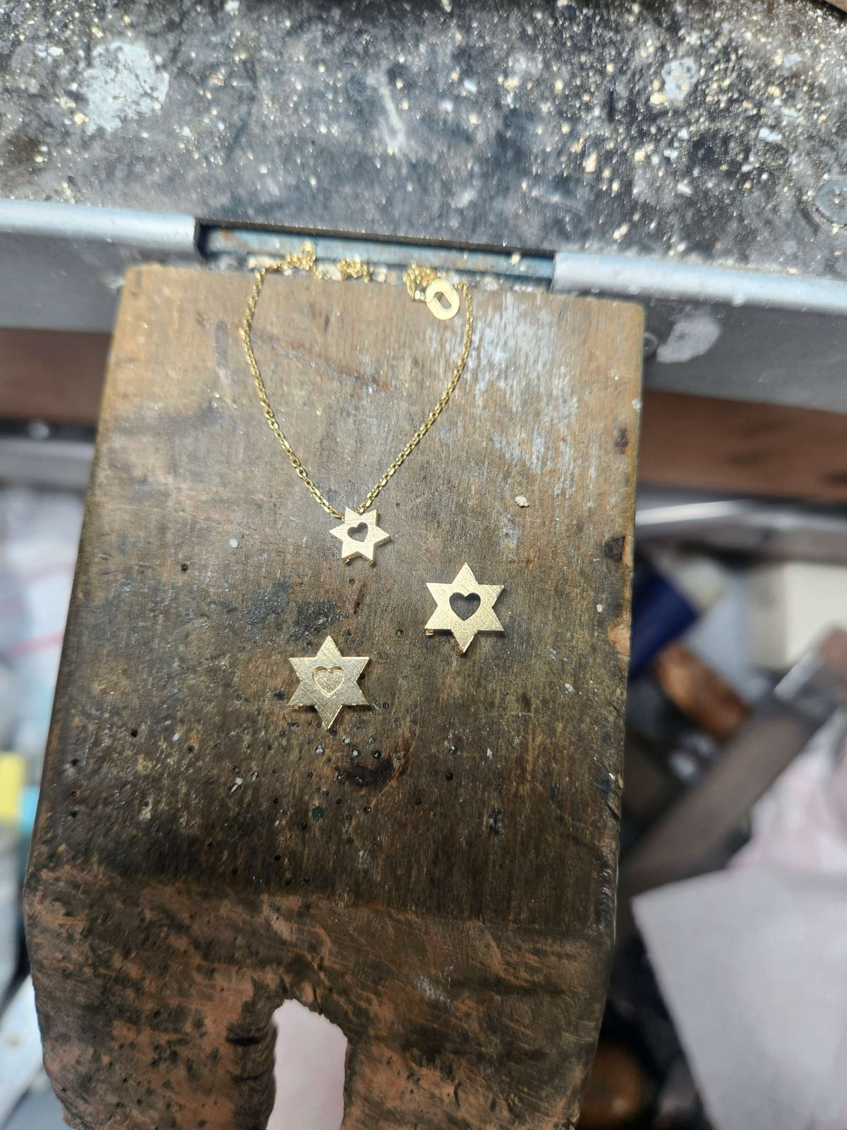 מגן דוד עם לב גודל בינוני זהב צהוב 14k