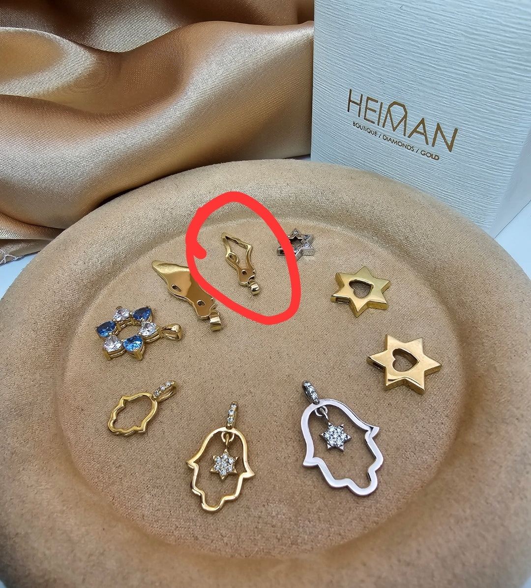 Small map of Israel 14k yellow gold pendant