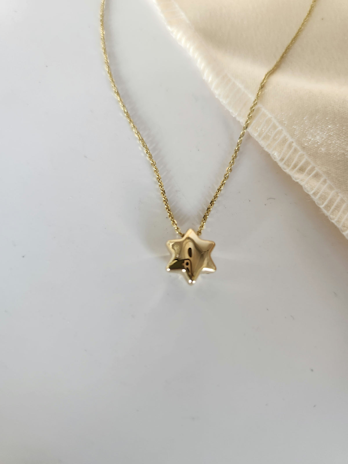 Bubble Star david necklace comes on 18 inch 14k chain.