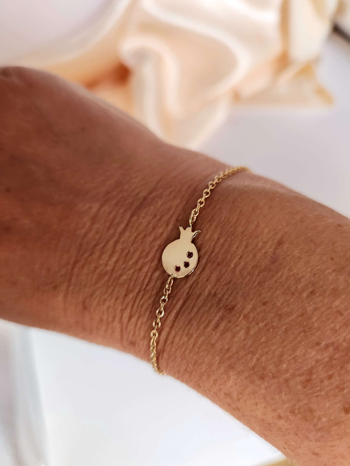 Pomegranate bracelet 14k gold set with 3 natural ruby's