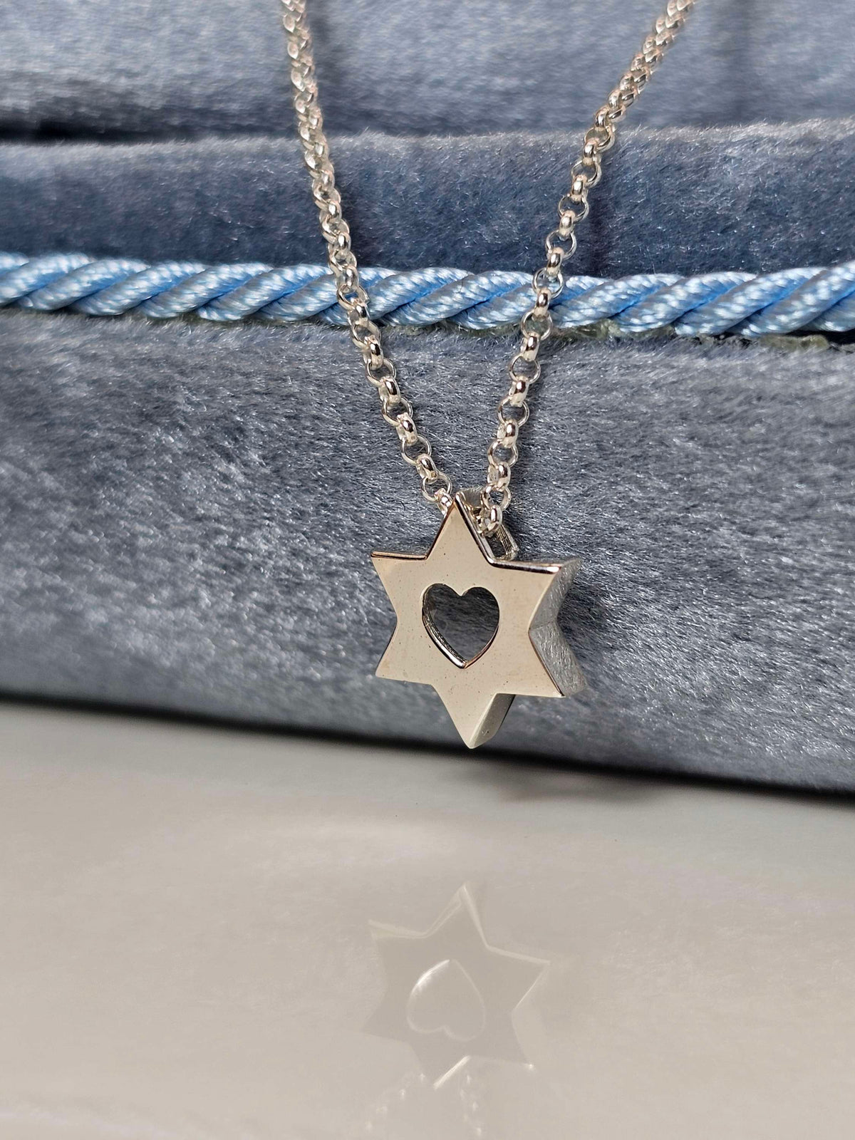 מגן דוד לב כסף 925 10 מ"מ בגודל בינוני