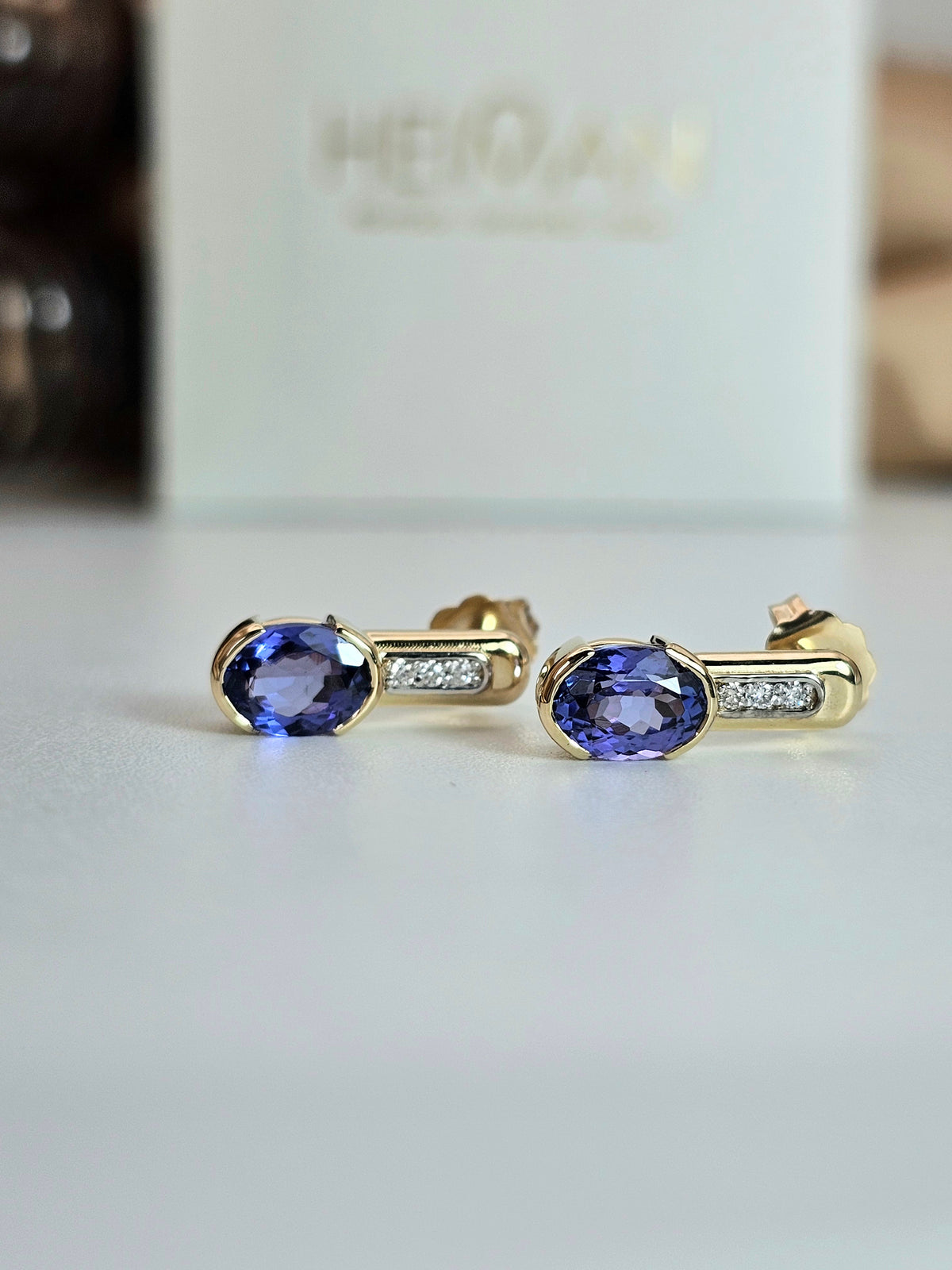 14k gold and diamonds set with oval Tanzanaite