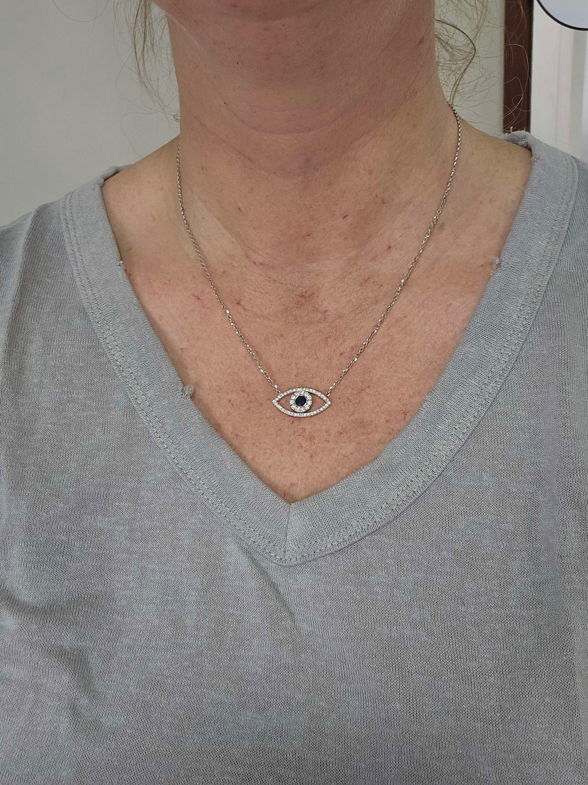 שרשרת עין פורטונה, זהב לבן 14k משובצת עם 0.78 נקודות יהלומים טבעיים וספיר כחול