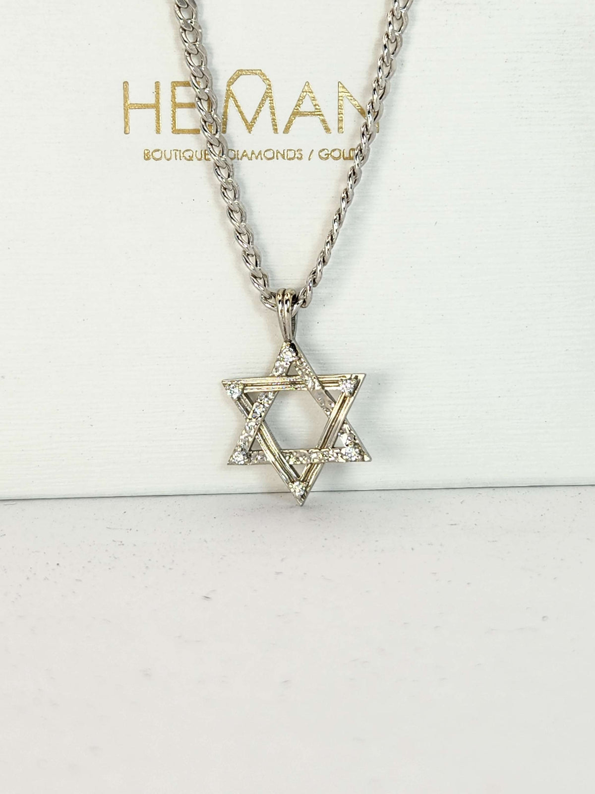 מגן דוד גדול משובץ יהלומים על שרשרת ארוכה זהב לבן 14k