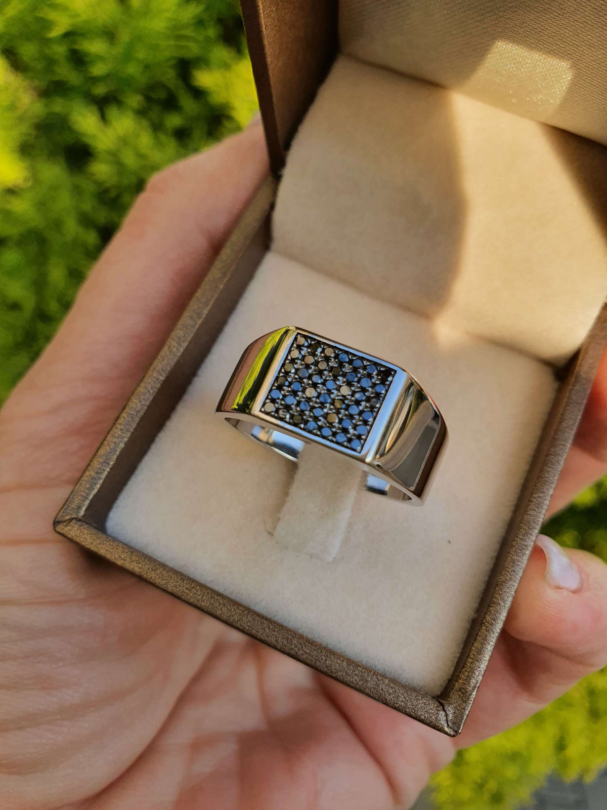 טבעת חותם לגבר יהלומים שחורים