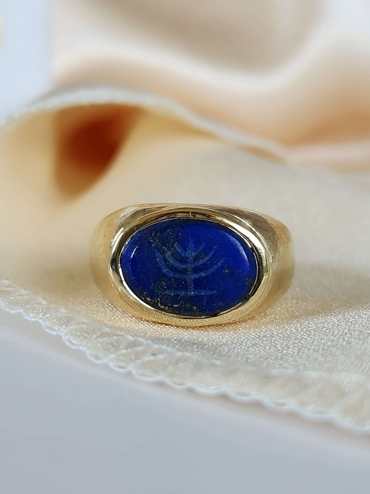 Zack ring 14k gold solid ancient look, set with natural Lapis lazuly engraved