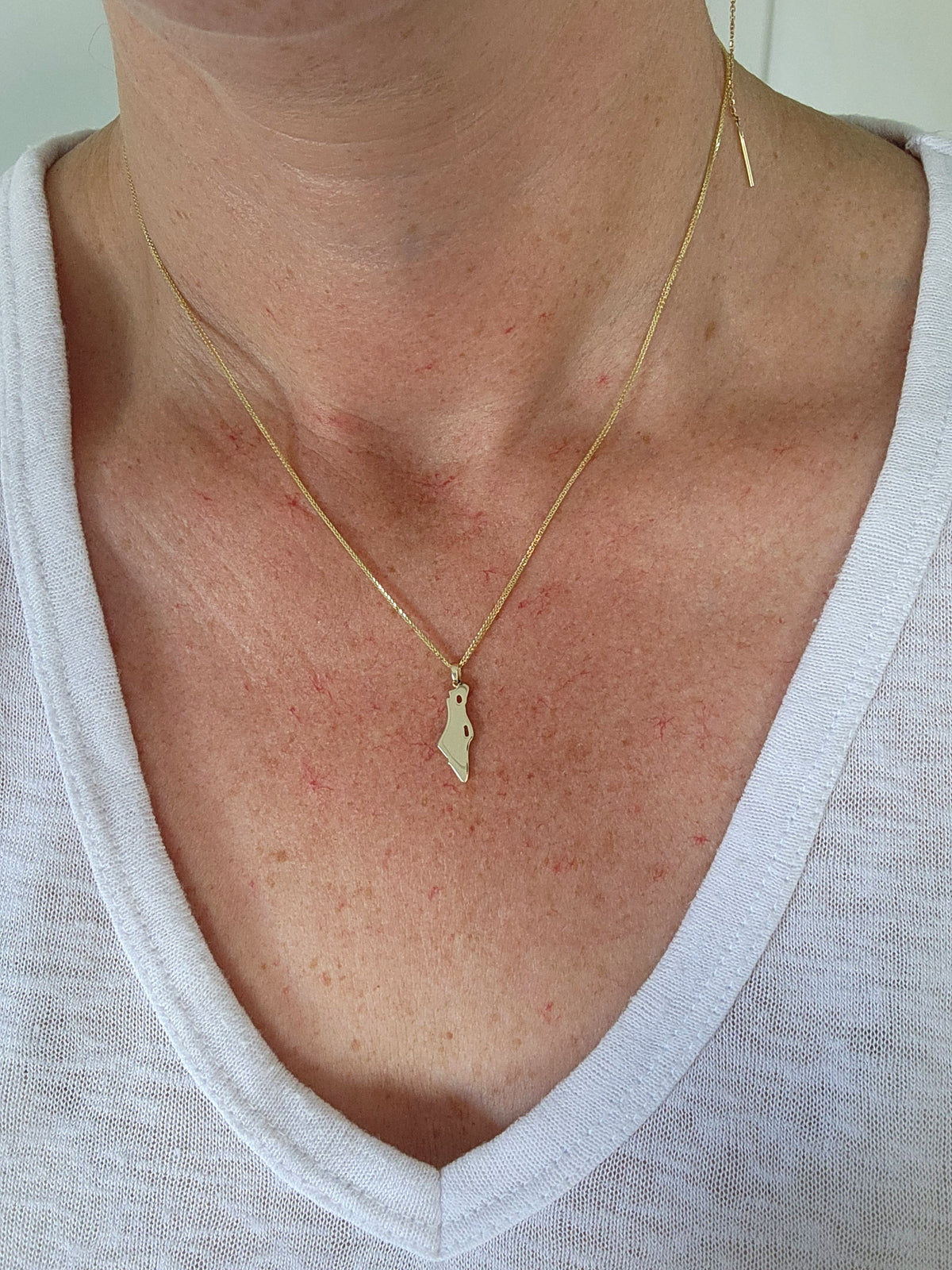 Map of Israel 14k gold pendant comes on a 14k chain small size , unisex piece.