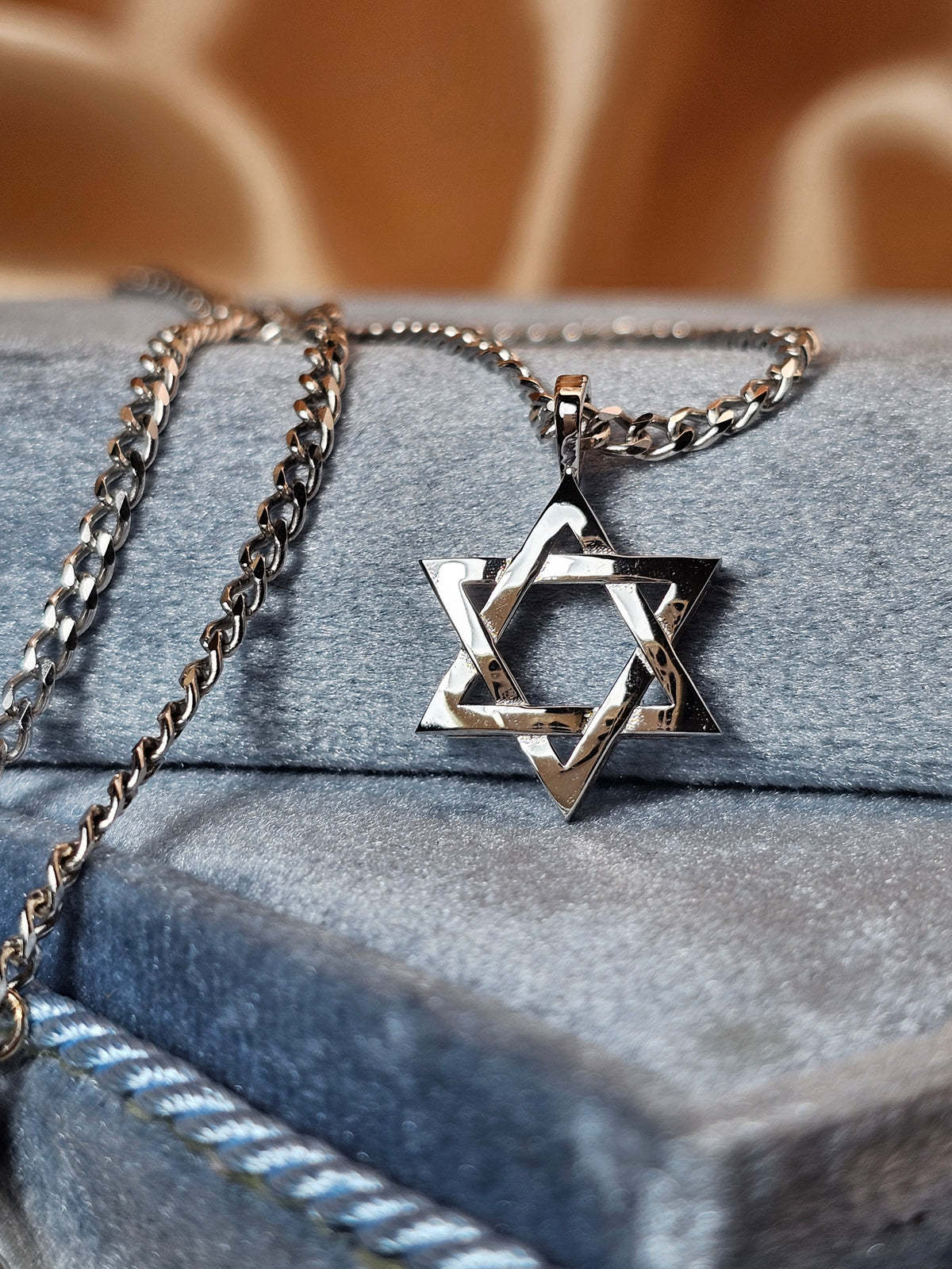 Star david on 14k long chain