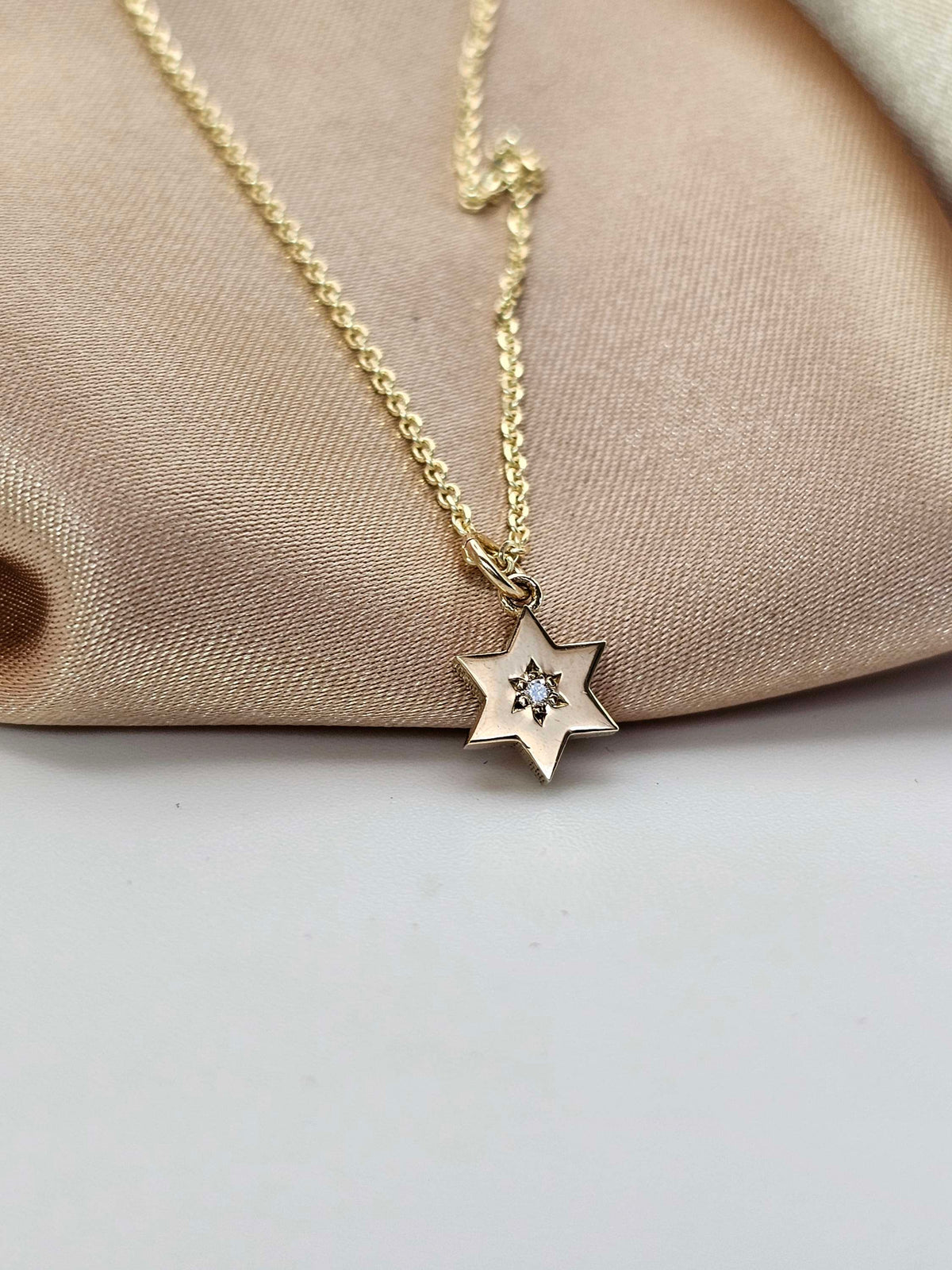 בייבי מגן דוד קטן משובץ עם יהלום