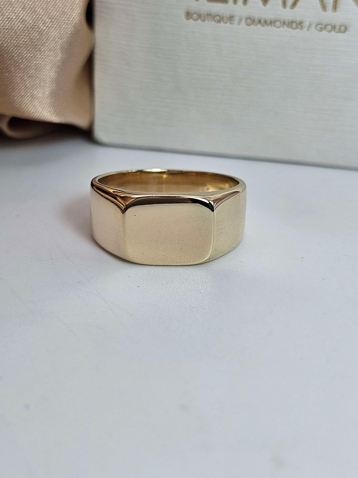 טבעת חותם יוניסקס נקייה וחלקה.  זהב צהוב 14k