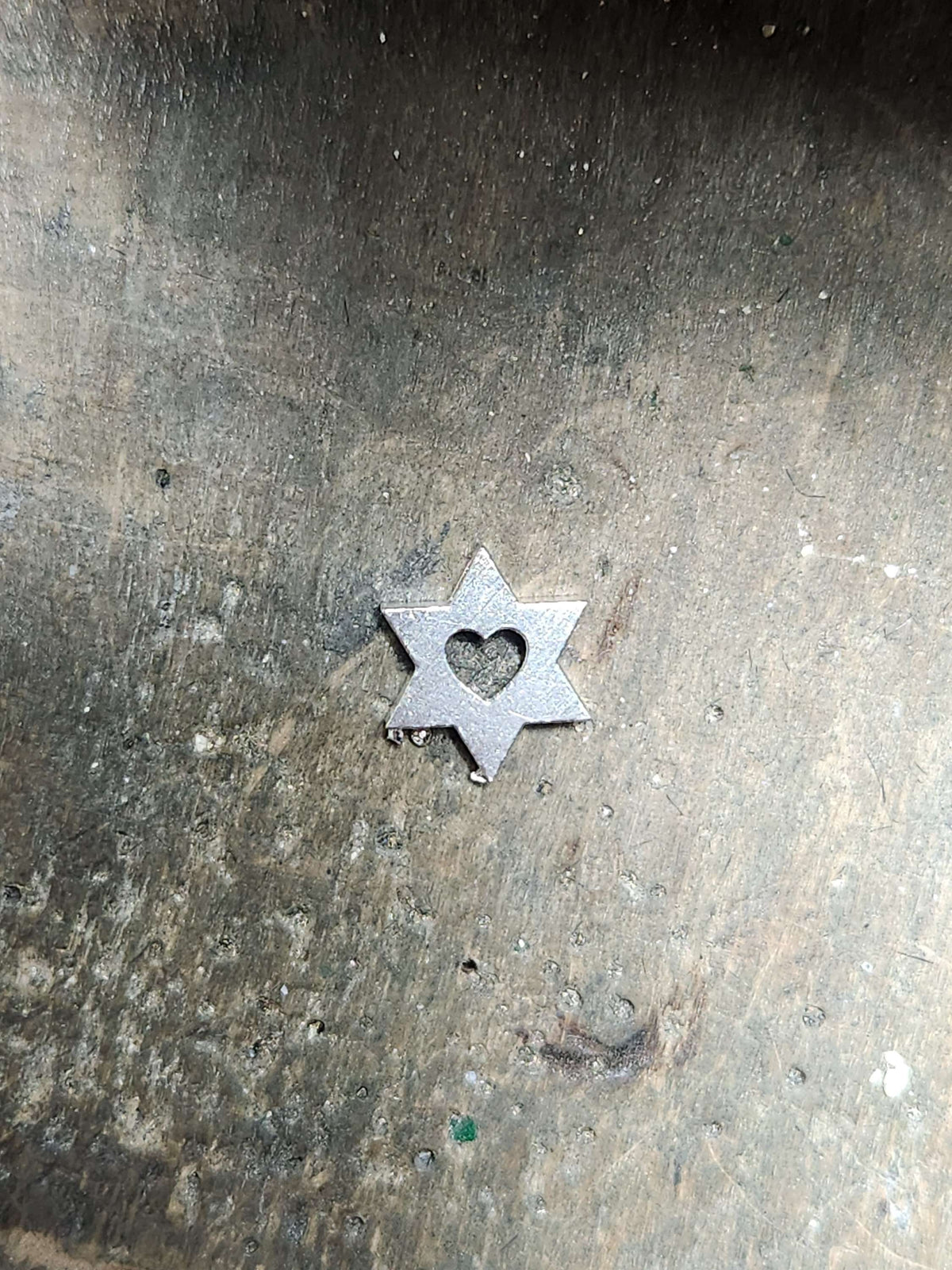 מגן דוד לב כסף 925 10 מ"מ בגודל בינוני