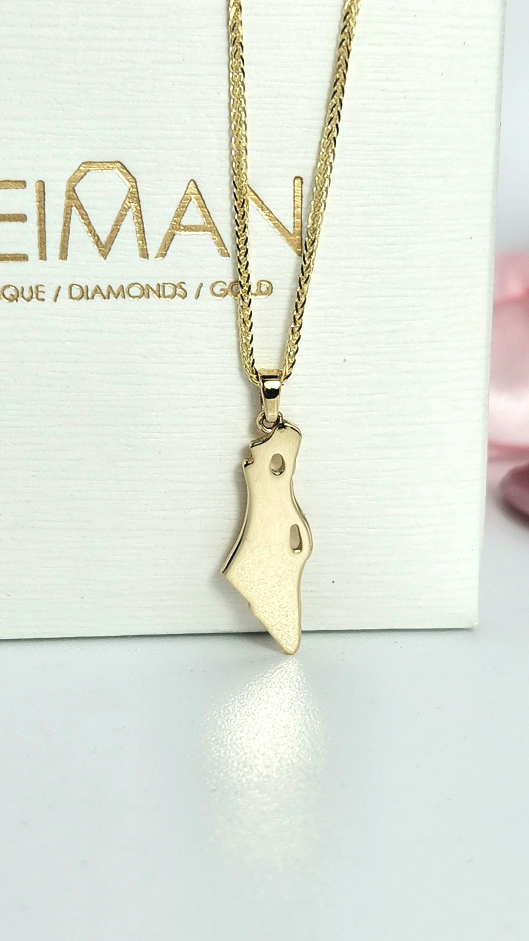 Map of Israel 14k gold pendant comes on a 14k chain small size , unisex piece.