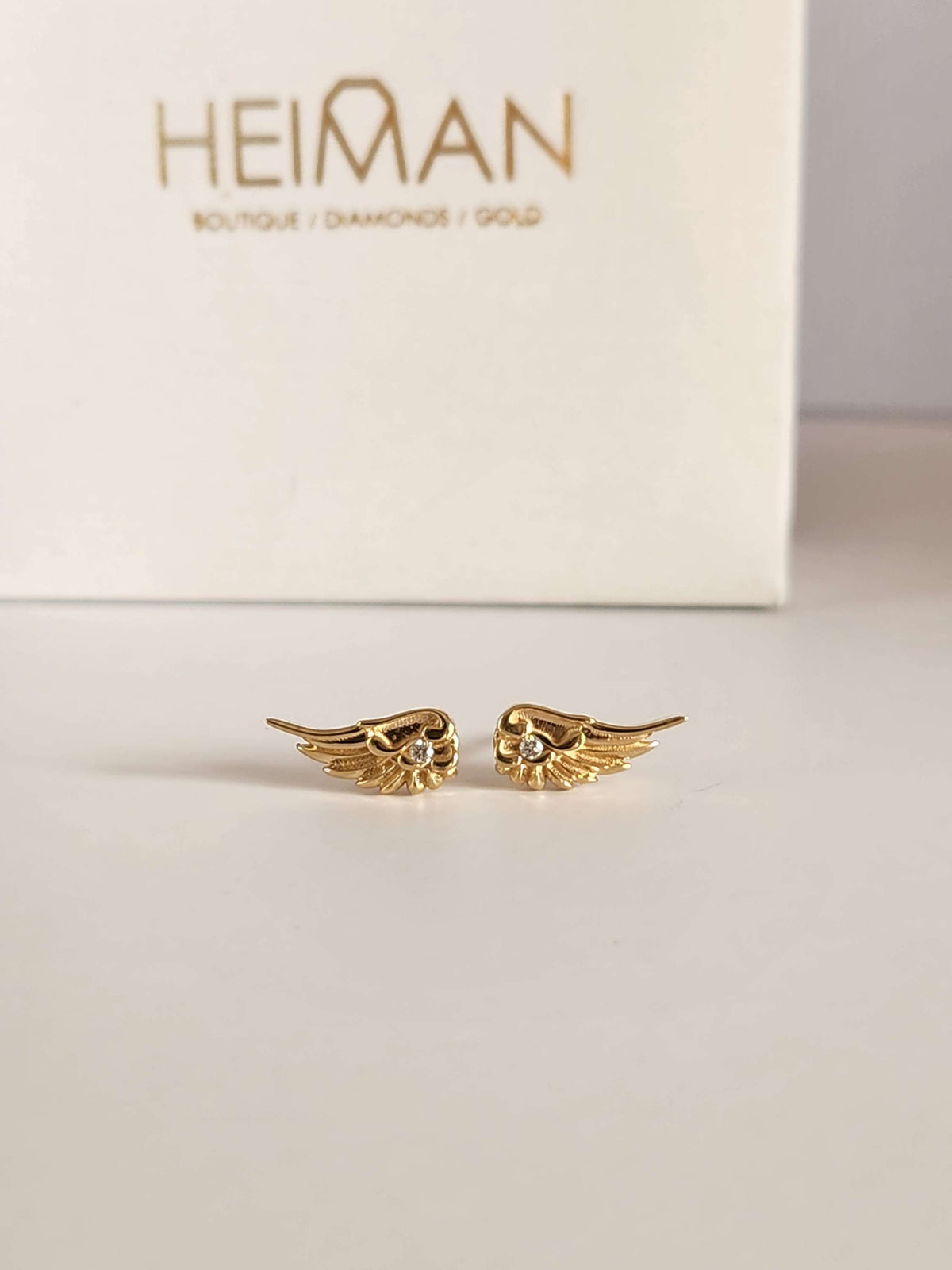 עגילים צמודים לאוזן, כנפיים משובץ עם יהלום בכל עגיל, זהב צהוב 14k.