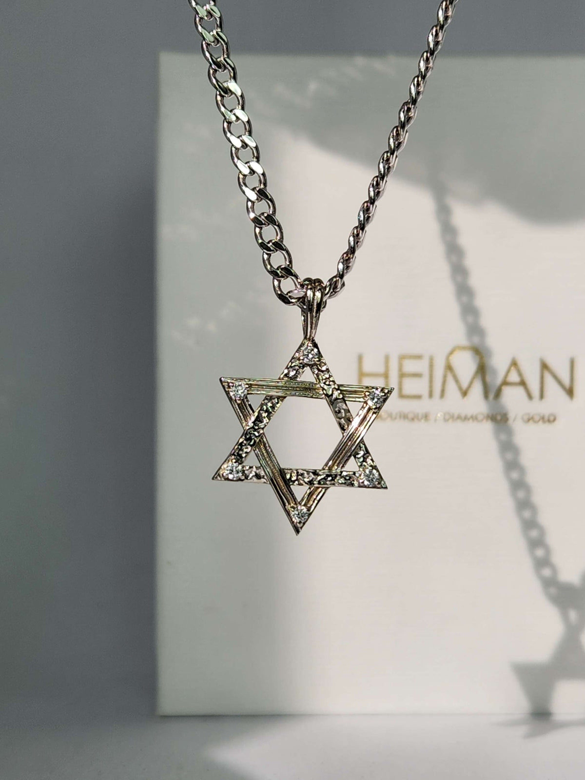 מגן דוד גדול משובץ יהלומים על שרשרת ארוכה זהב לבן 14k