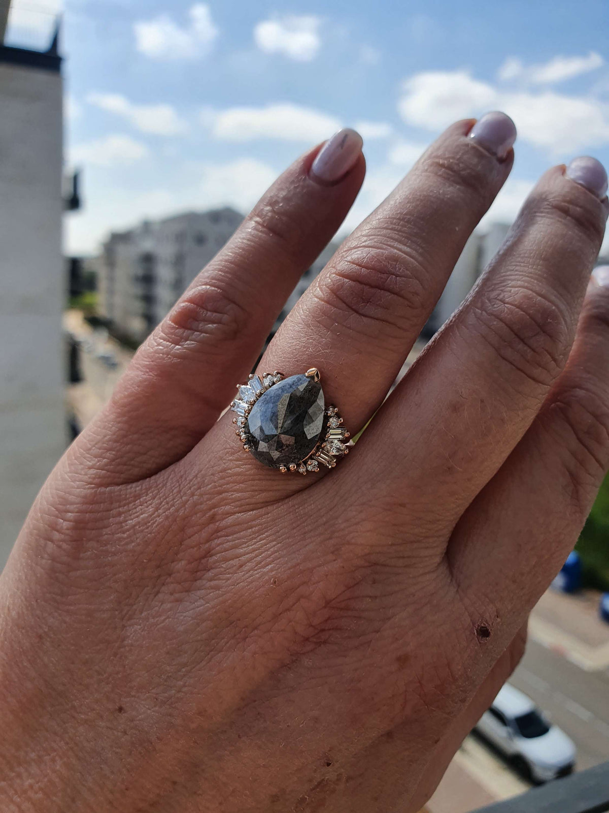 טבעת יהלומים זהב ורוד 14k יהלום גולמי במשקל 2.5 קראט מרכזית
