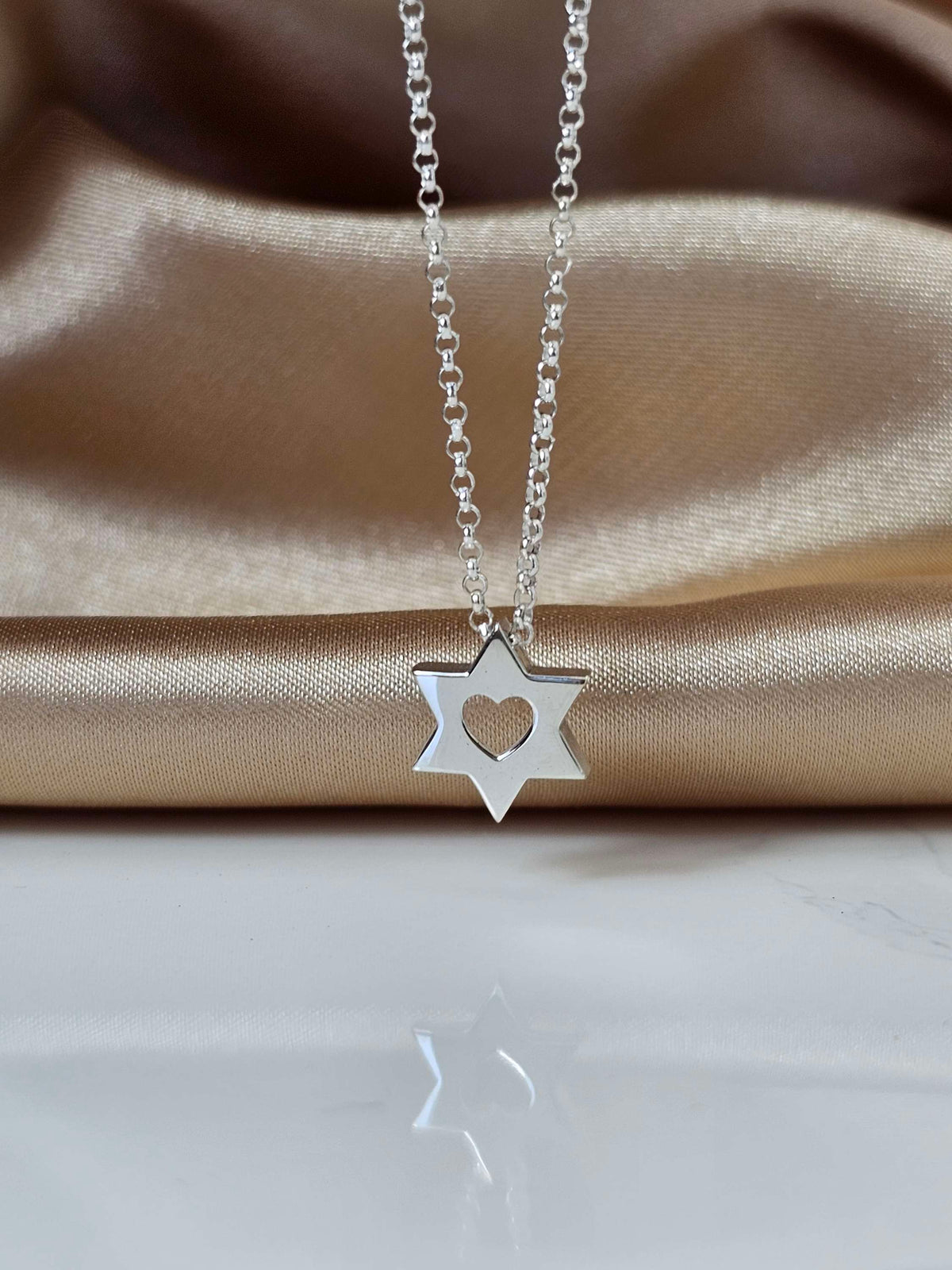מגן דוד לב כסף 925 10 מ"מ בגודל בינוני