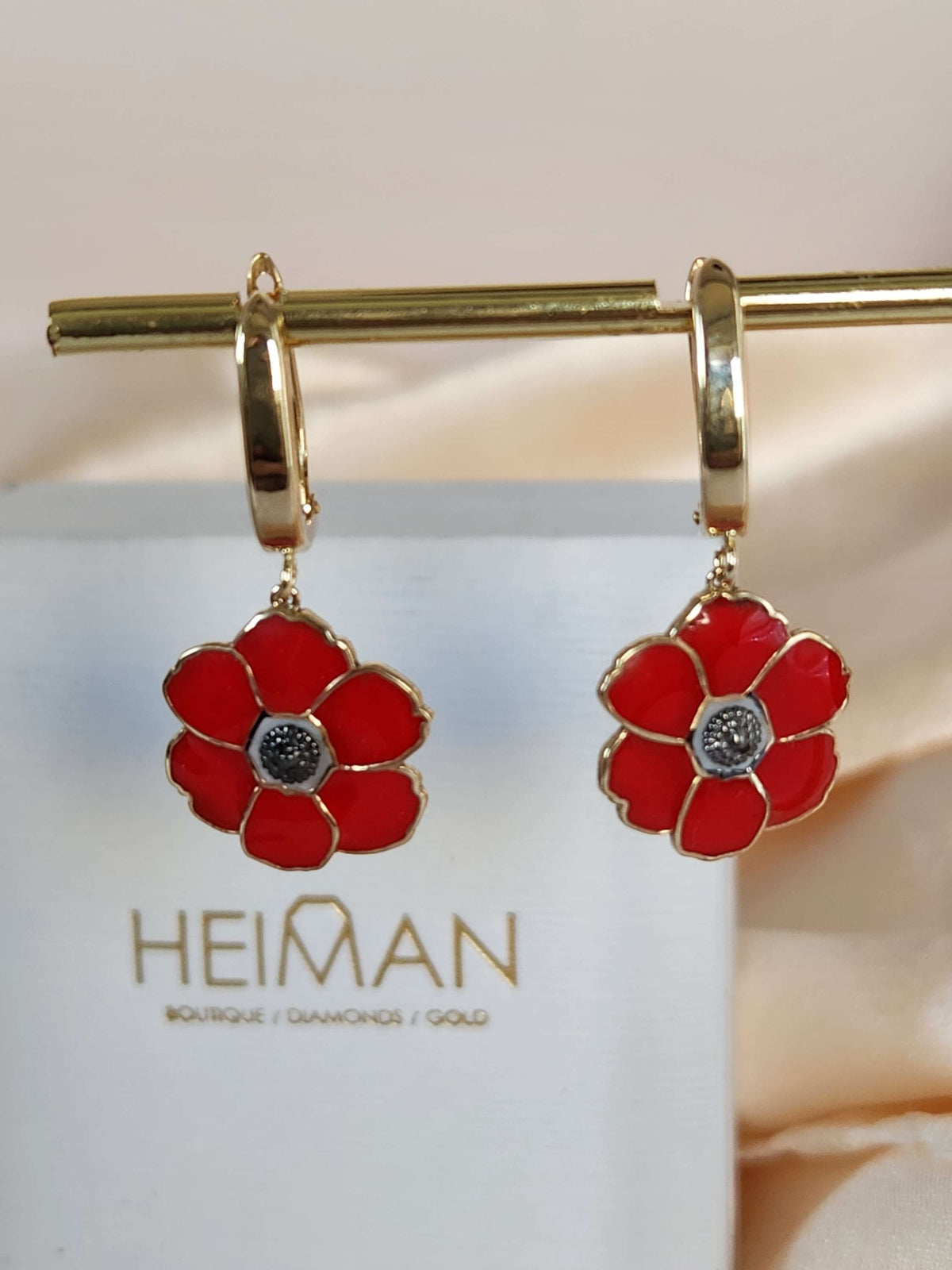 Poppyseed earrings 14k yellow gold and enamel.