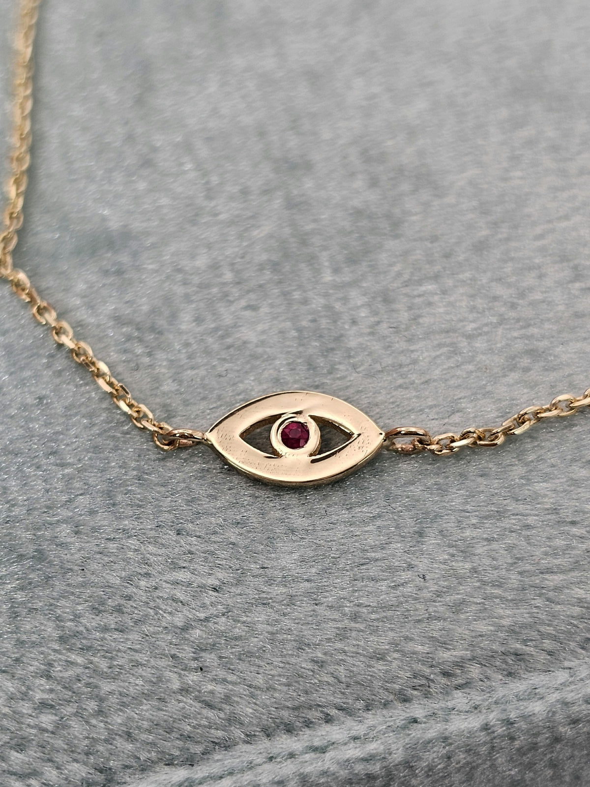 צמיד זהב 14k עין עדין משובץ עם אבן רובי אדומה