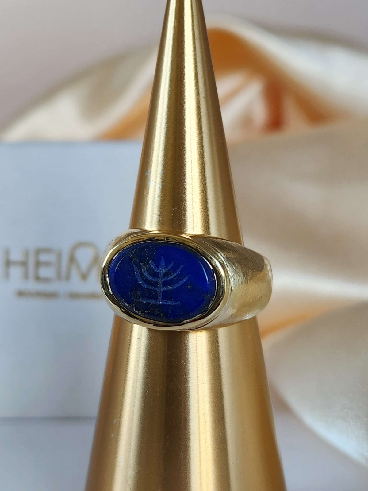 Zack ring 14k gold solid ancient look, set with natural Lapis lazuly engraved