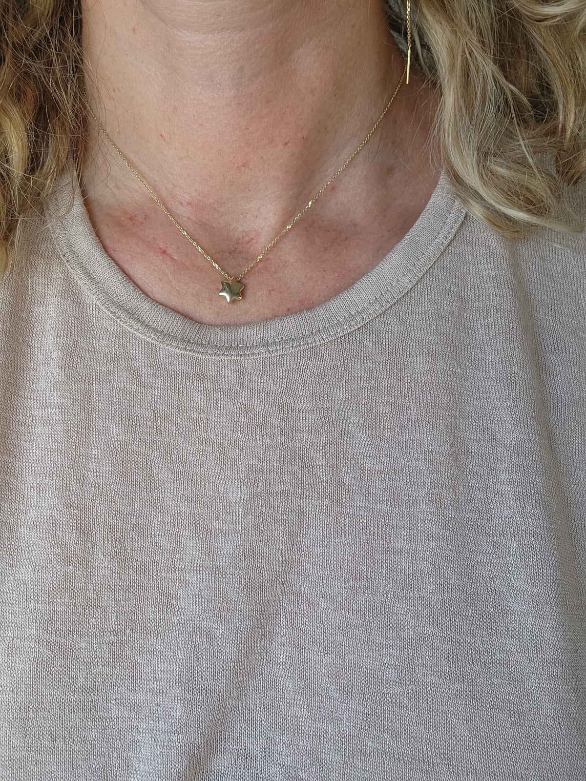 Bubble Star david necklace comes on 18 inch 14k chain.