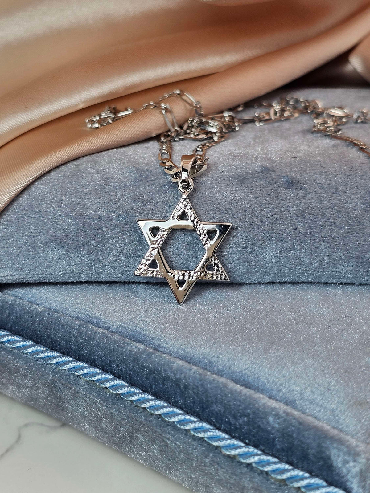 שרשרת שכבות של קודש