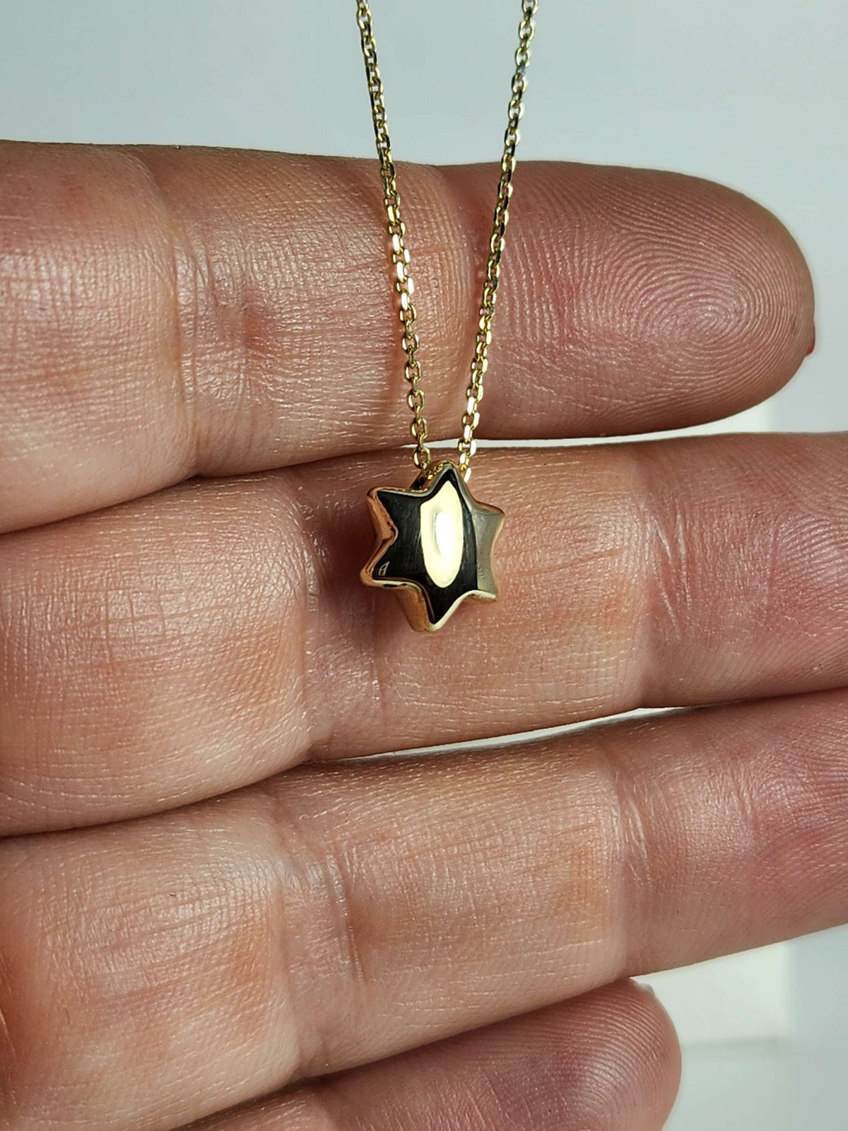 Bubble Star david necklace comes on 18 inch 14k chain.