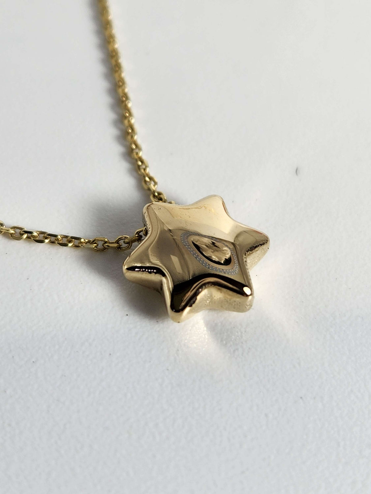 Bubble Star david necklace comes on 18 inch 14k chain.
