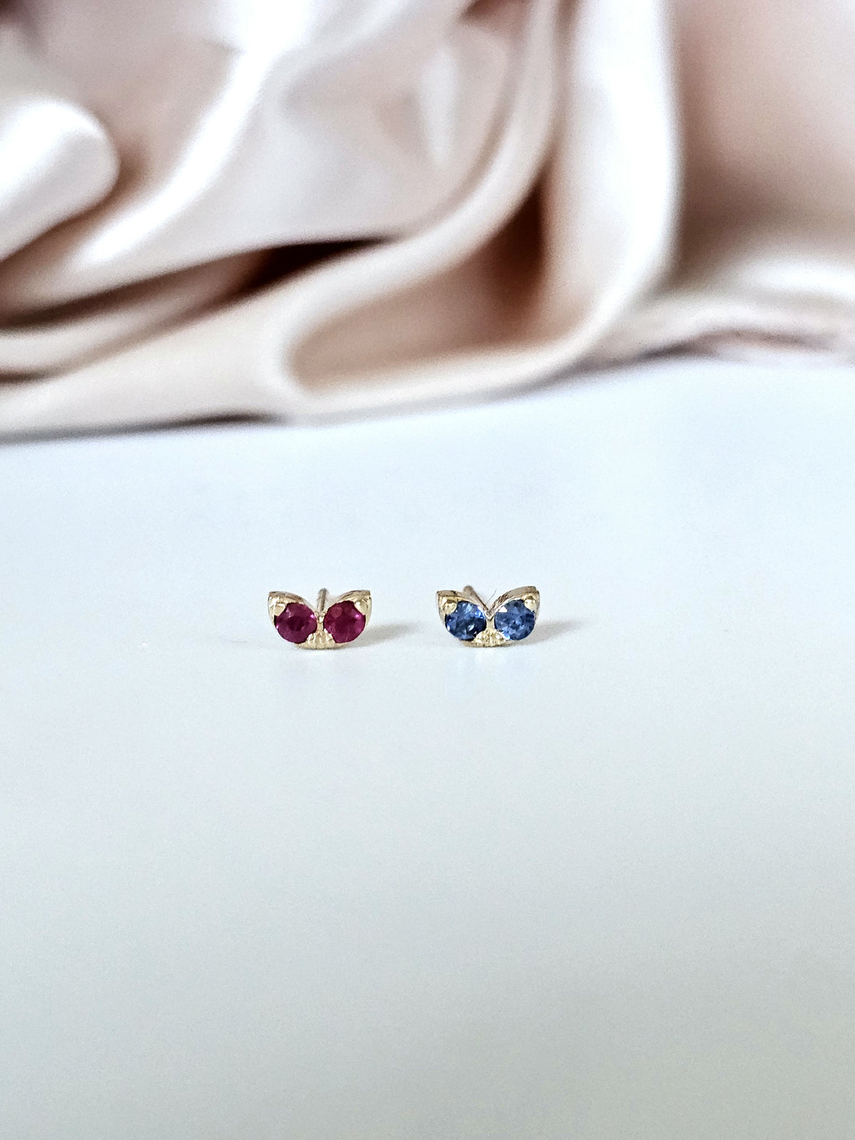 Pair of dubble two ston earrings 14k gold,  ruby and sapphire.