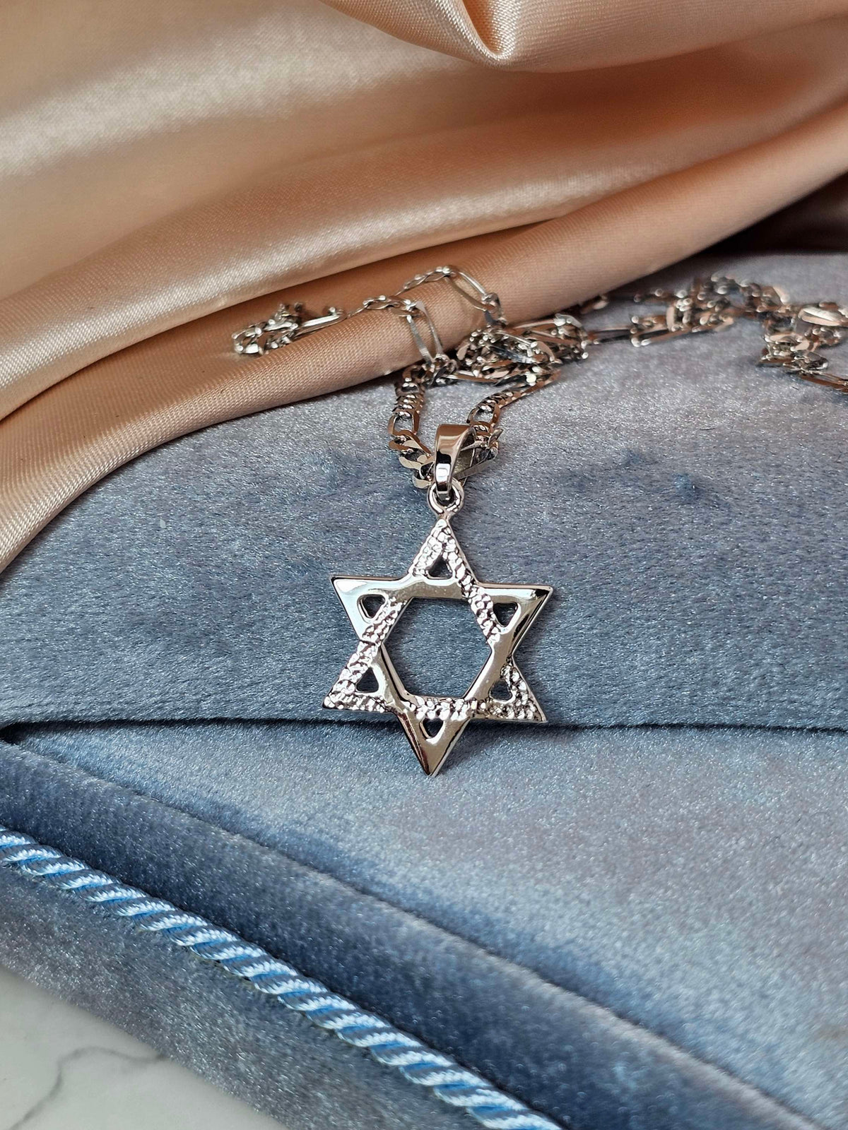 שרשרת שכבות של קודש